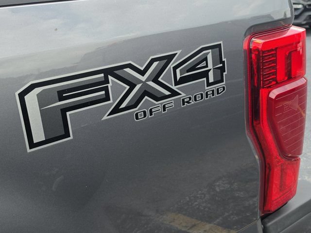 Certified 2022 Ford F250 Lariat w/ Black Appearance Package AWD/4WD image 9