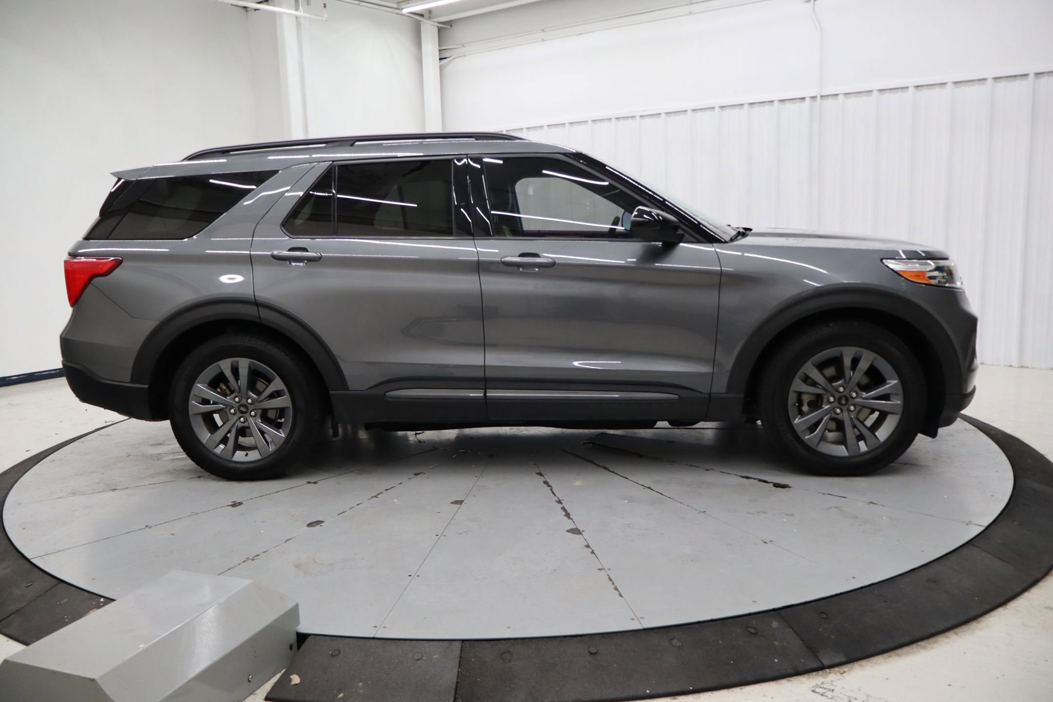 Certified 2022 Ford Explorer XLT w/ Equipment Group 202A image 6