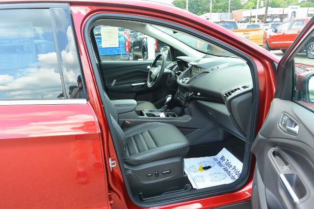 Certified 2019 Ford Escape Titanium AWD/4WD image 15