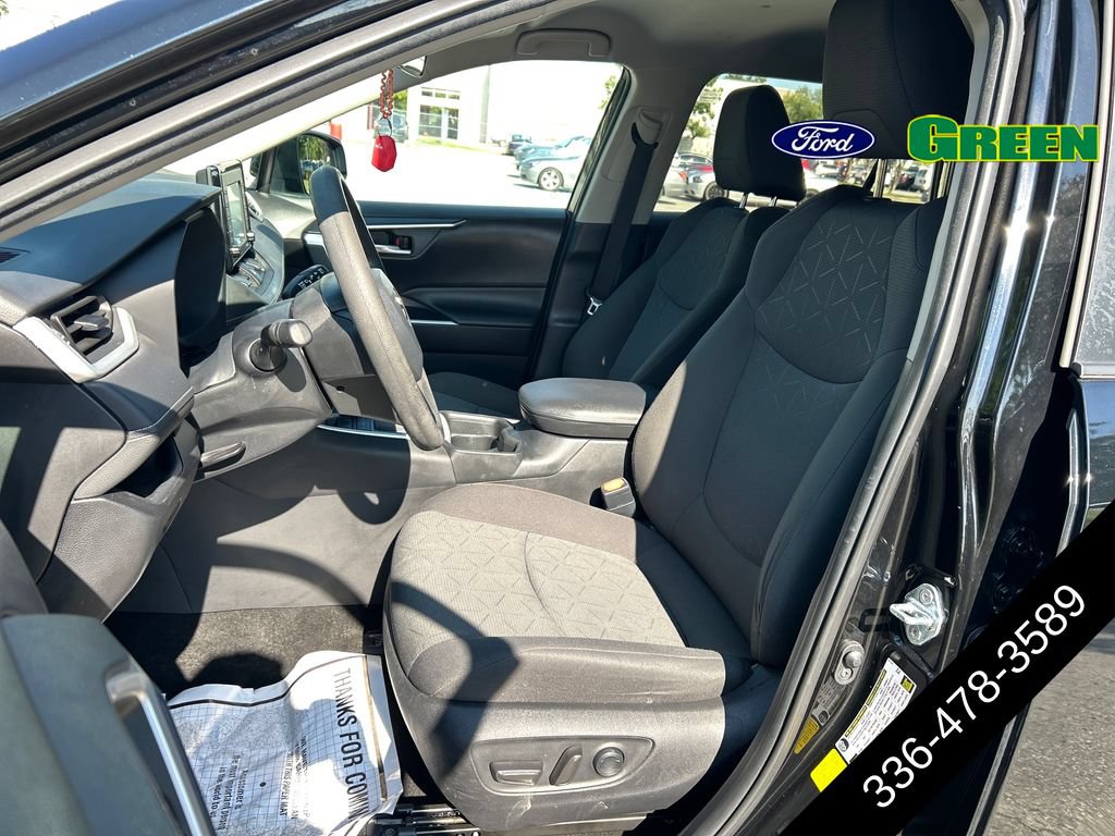 Used 2021 Toyota RAV4 XLE FWD image 10