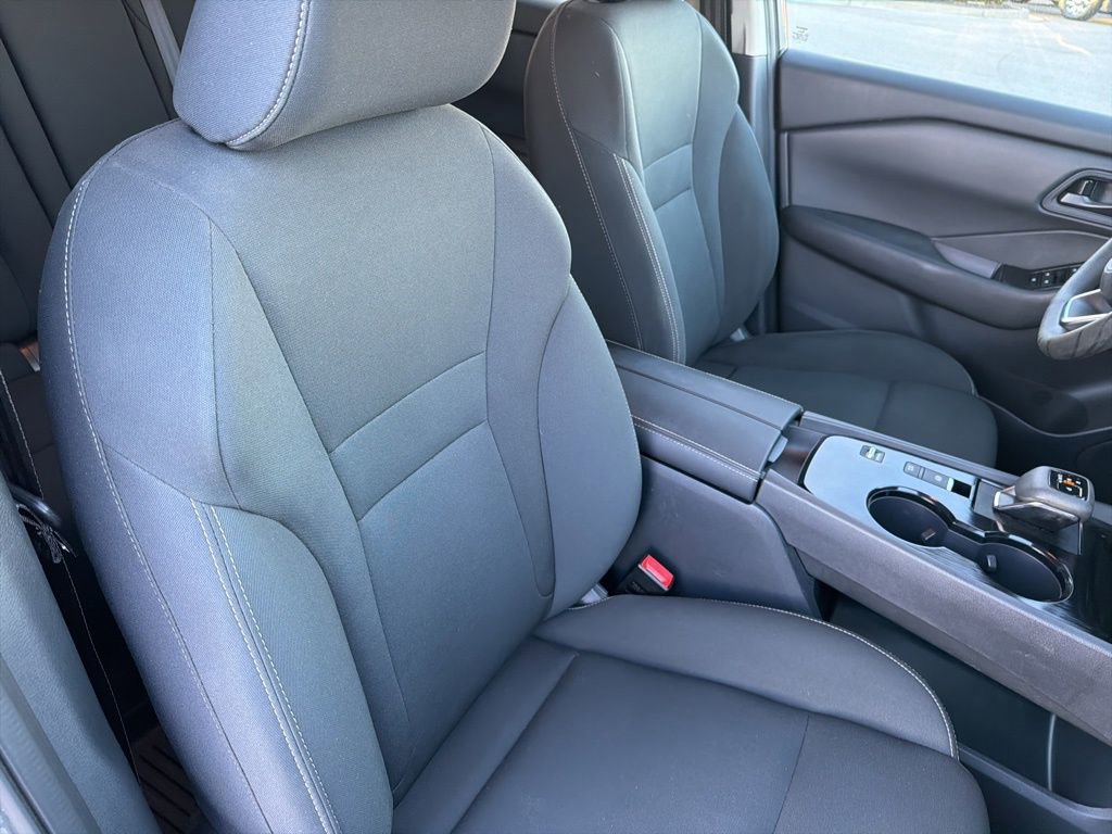 Used 2024 Nissan Rogue S image 27