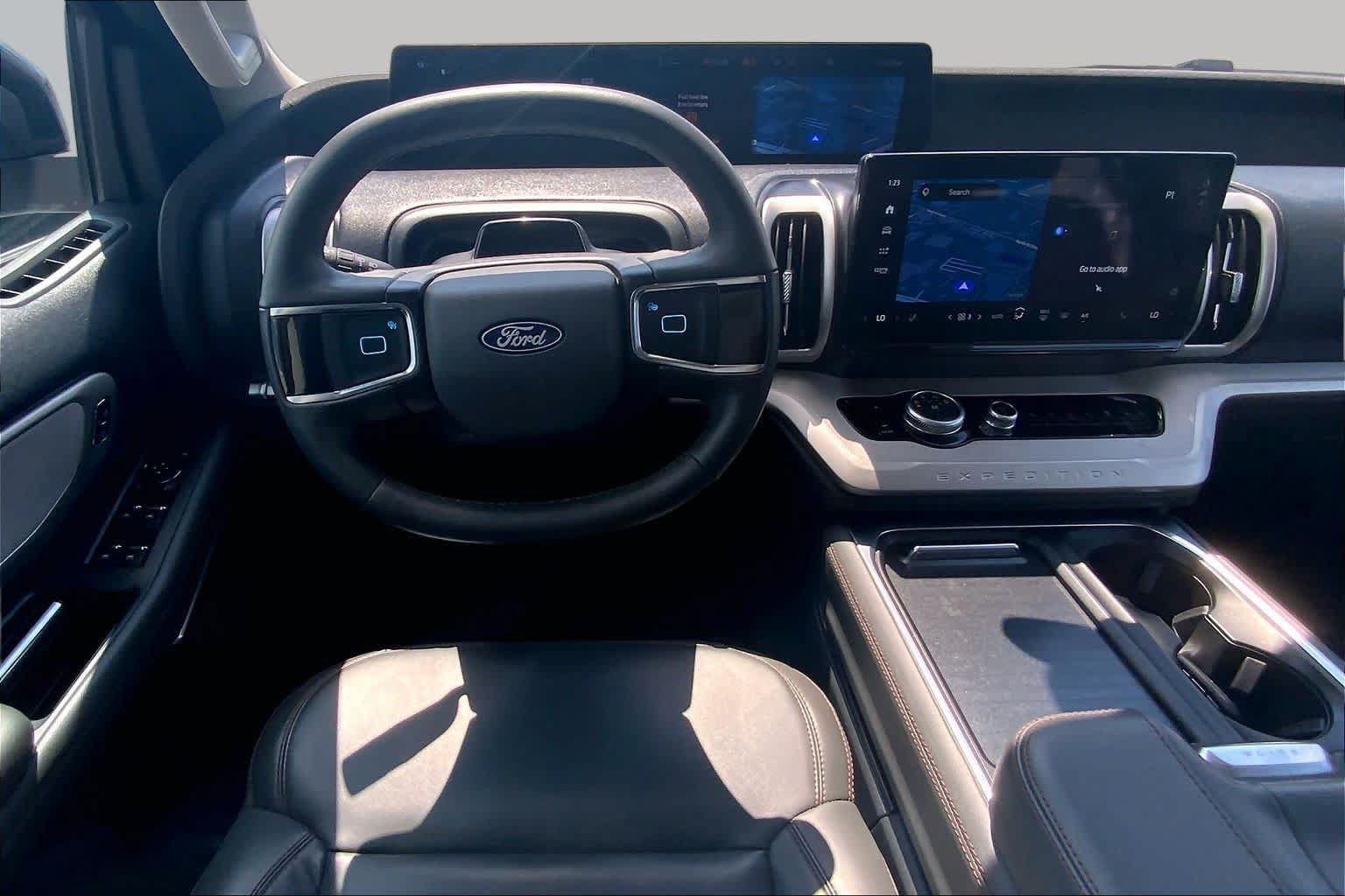 Certified 2025 Ford Expedition Active AWD/4WD image 6