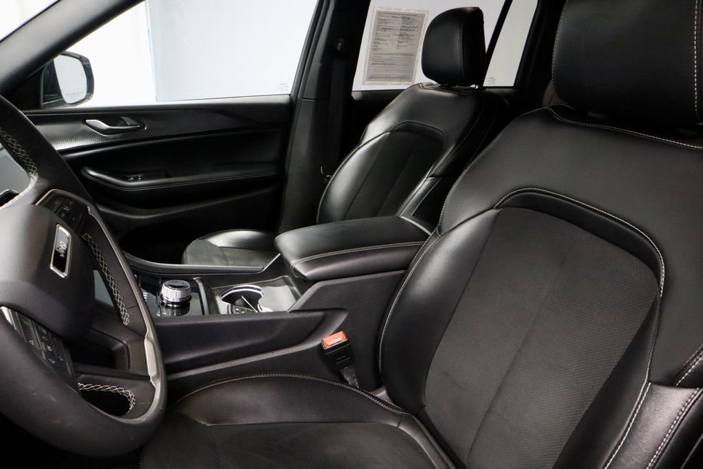 Used 2024 Jeep Grand Cherokee Altitude image 26