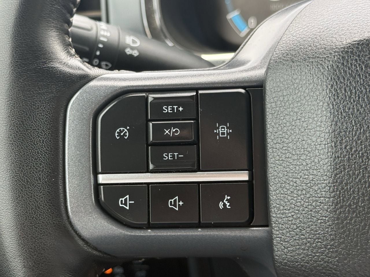 Certified 2023 Ford F150 Lariat w/ FX4 Off-Road Package AWD/4WD image 12