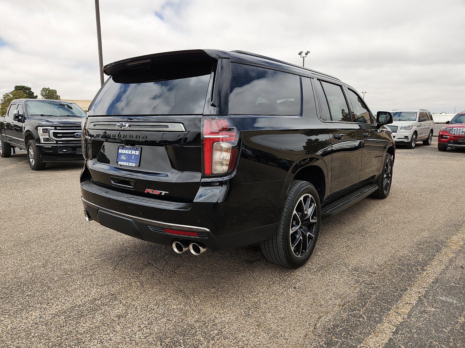 Used 2022 Chevrolet Suburban RST w/ Sport Performance Package RWD image 7