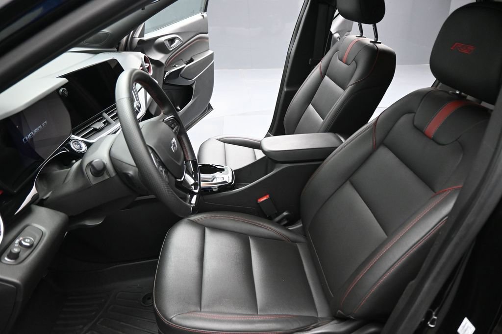 Used 2024 Chevrolet Trax RS w/ Sunroof Package FWD image 9