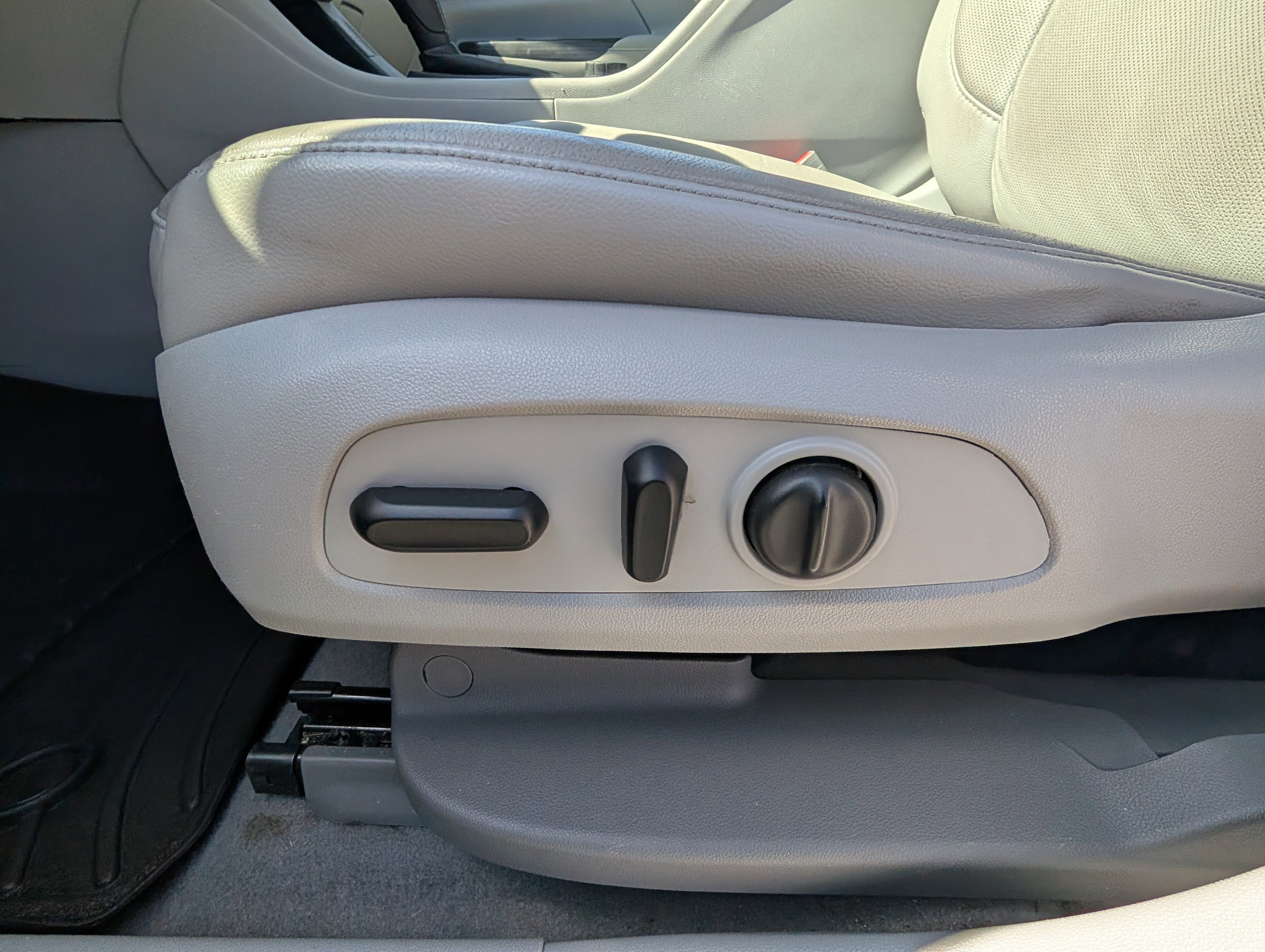 Used 2018 GMC Acadia SLT w/ LPO, Black Accent Package image 21