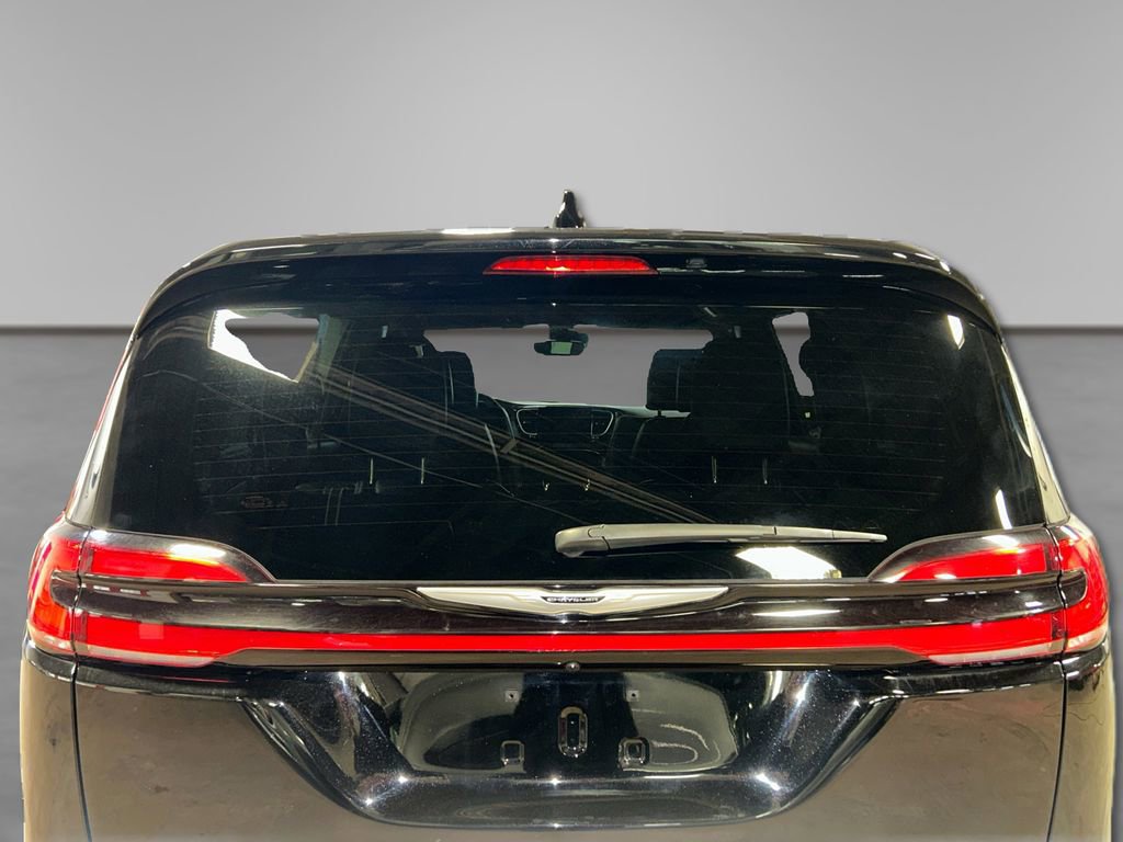 Used 2025 Chrysler Pacifica Select image 6