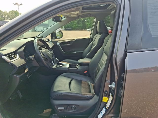 Used 2019 Toyota RAV4 Limited w/ Carpet Mat Package AWD/4WD image 13