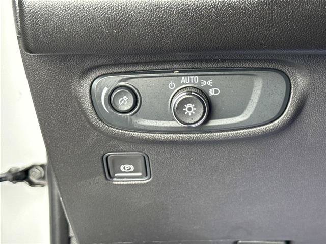 Used 2024 GMC Terrain SLE AWD/4WD image 19