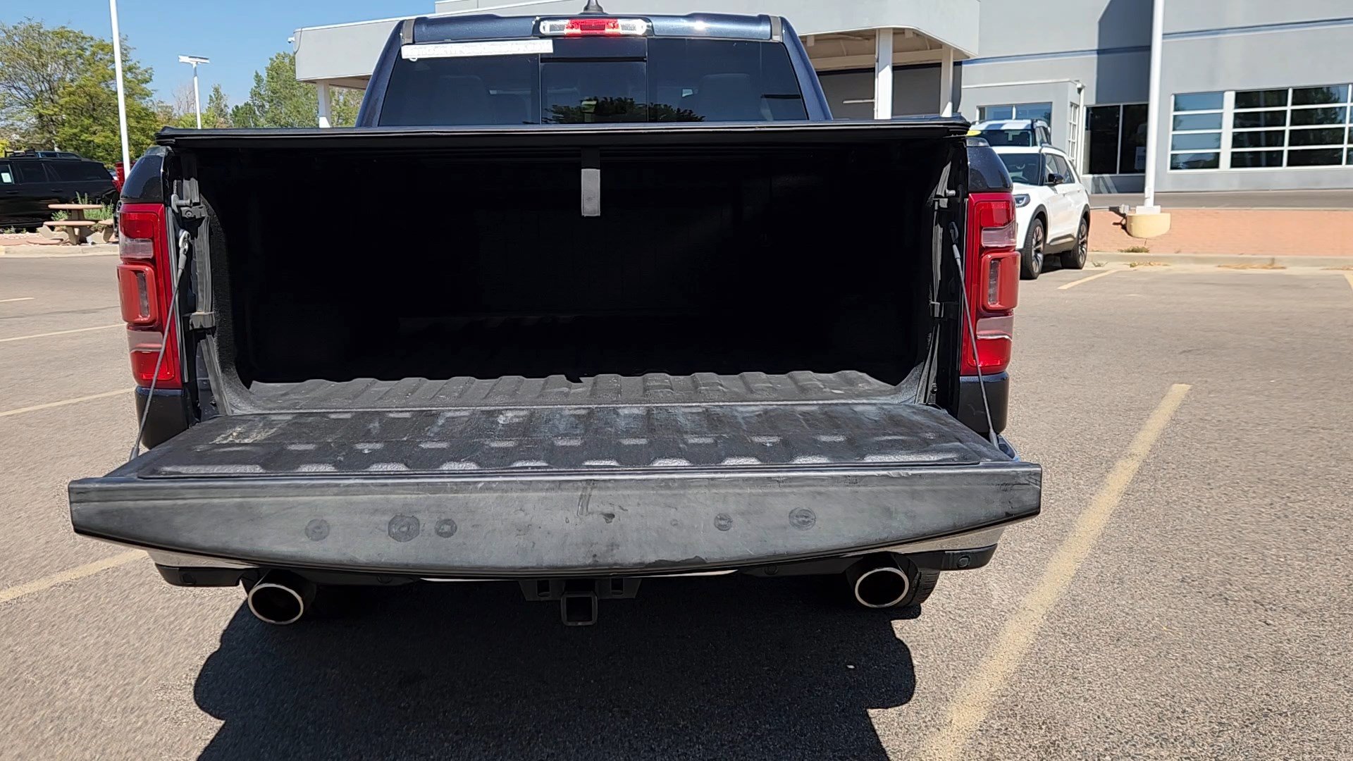 Used 2020 RAM 1500 Laramie AWD/4WD image 39