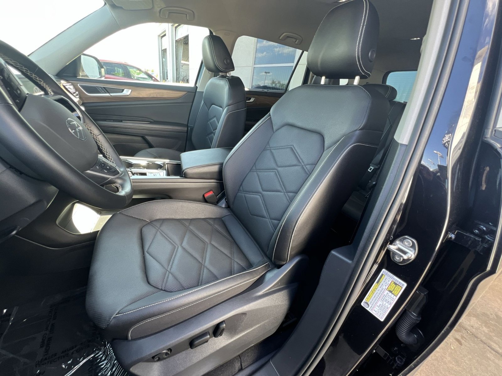 Used 2025 Volkswagen Atlas SE FWD image 21