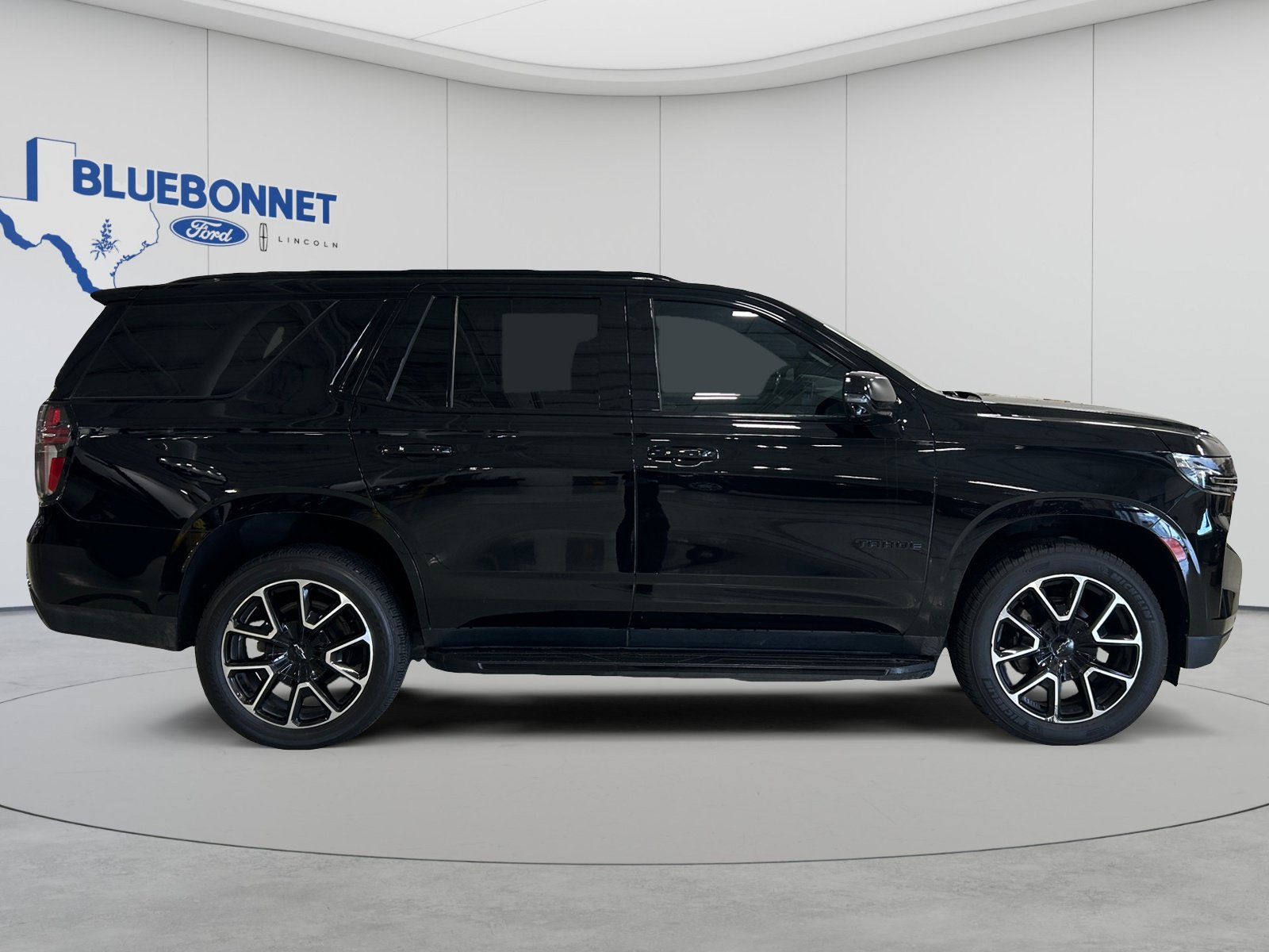 Used 2021 Chevrolet Tahoe RST w/ Luxury Package RWD image 4