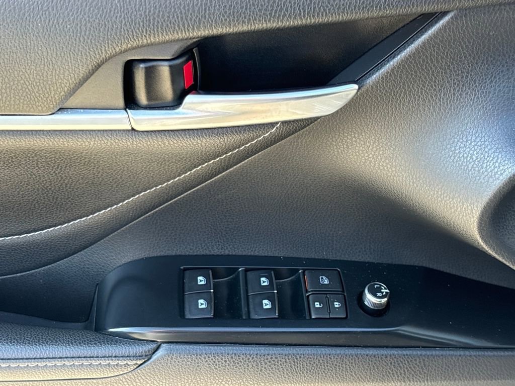 Used 2018 Toyota Camry XSE image 16