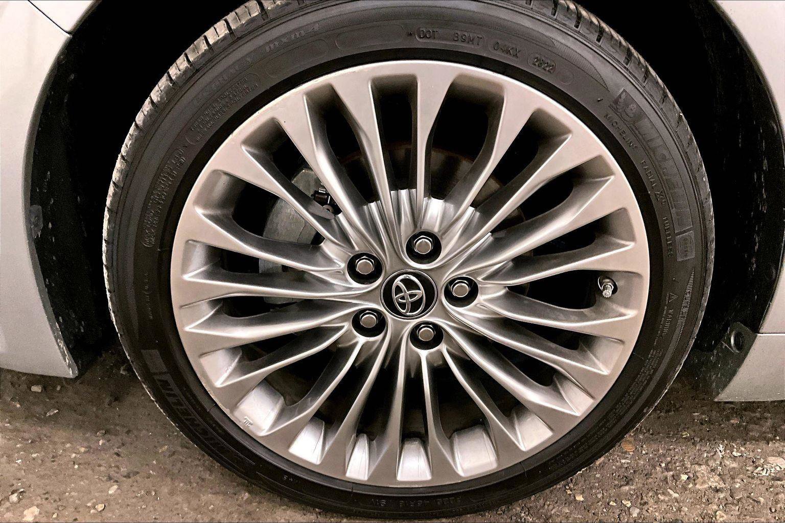 Used 2017 Toyota Avalon Limited w/ All Weather Liner Package image 8