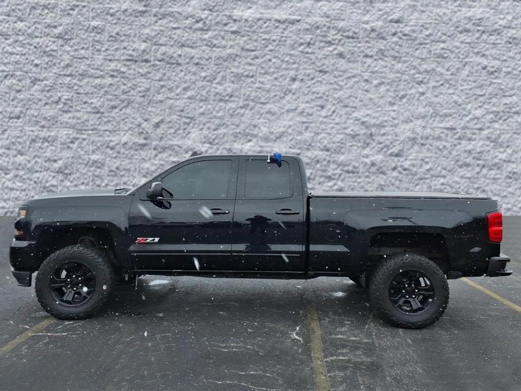 Used 2017 Chevrolet Silverado 1500 LT w/ Midnight Edition image 2