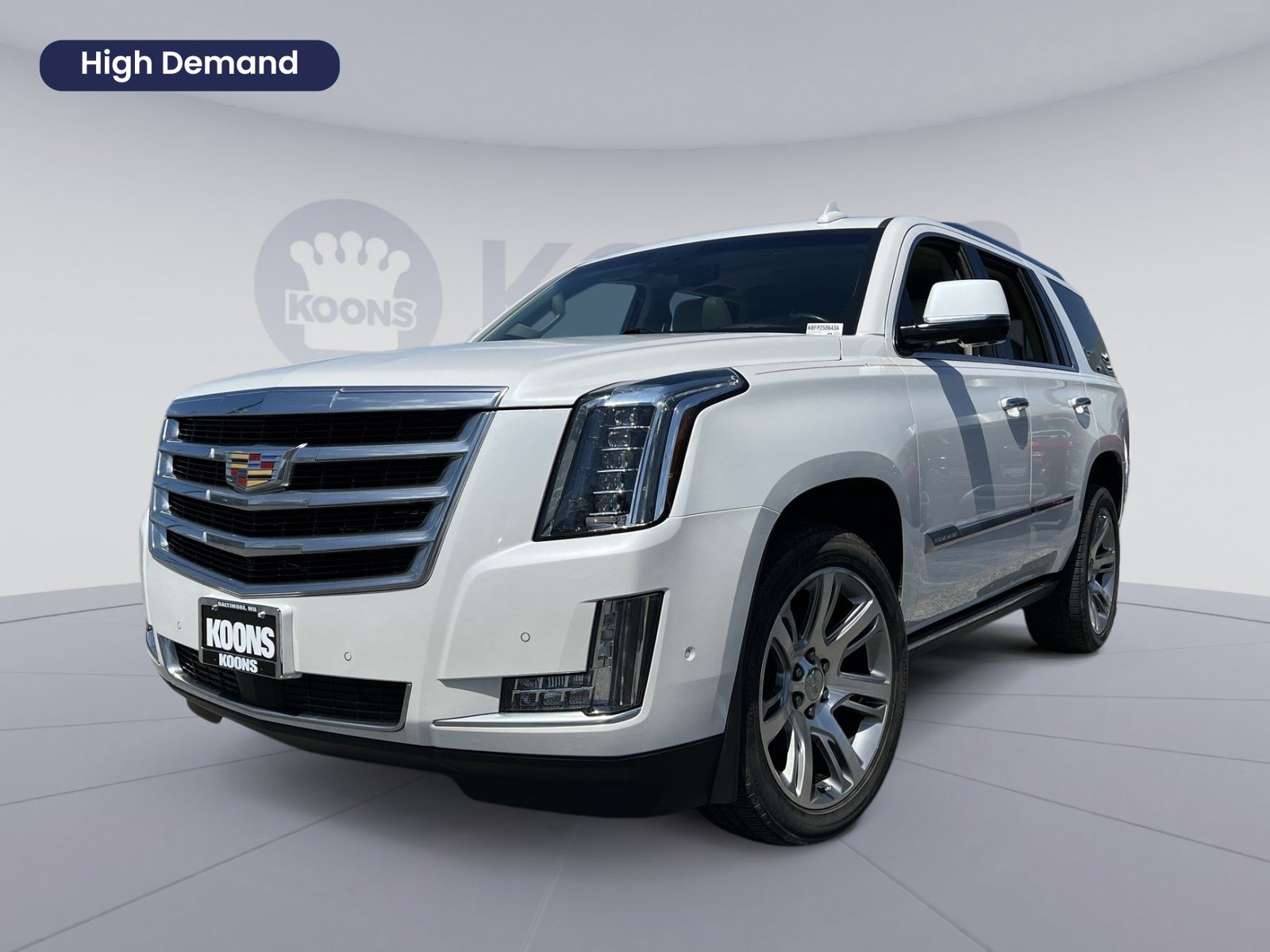 Used 2018 Cadillac Escalade Premium Luxury RWD image 1