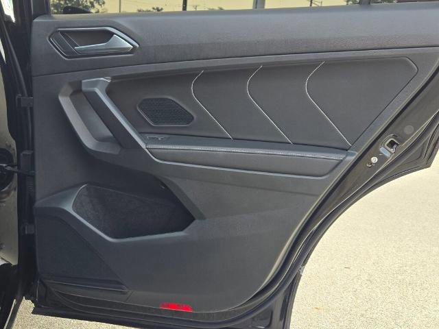 Used 2023 Volkswagen Tiguan SEL R-Line image 15