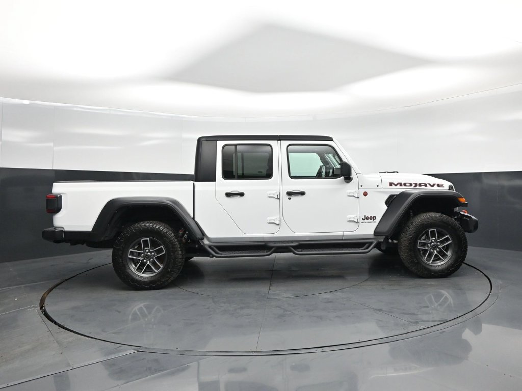 Used 2024 Jeep Gladiator Mojave AWD/4WD image 27