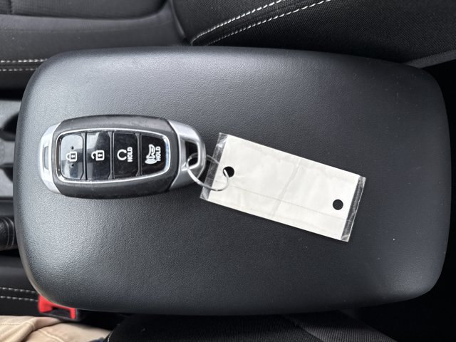 Used 2025 Hyundai Venue SEL FWD image 22