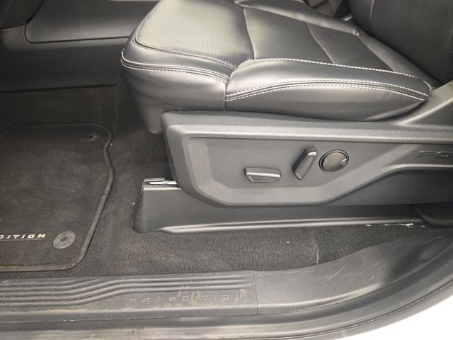 Certified 2025 Ford Expedition Max Platinum image 39
