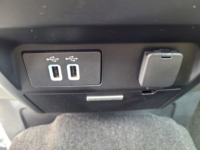 Certified 2018 Ford F350 Lariat w/ Camper Package image 20