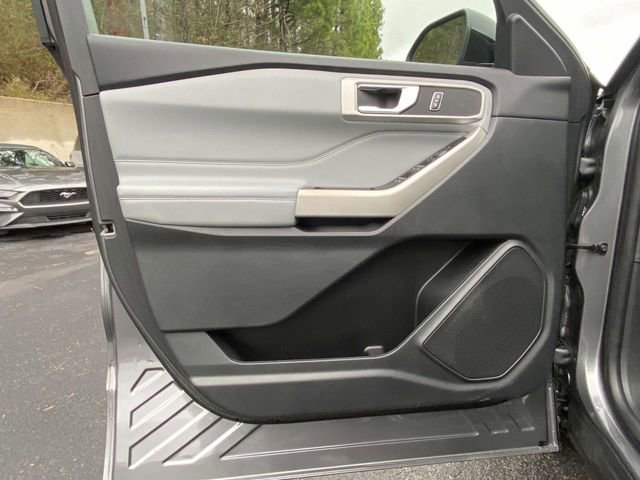 Certified 2022 Ford Explorer XLT w/ Equipment Group 202A image 21