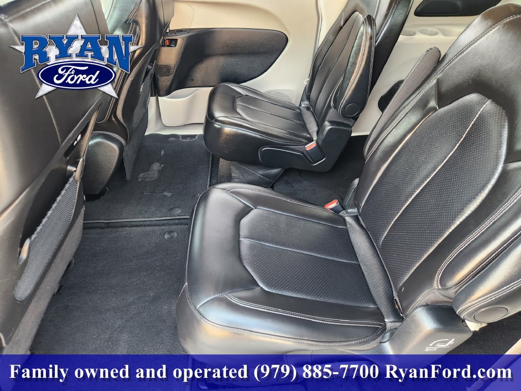 Used 2024 Chrysler Pacifica Touring-L FWD image 22