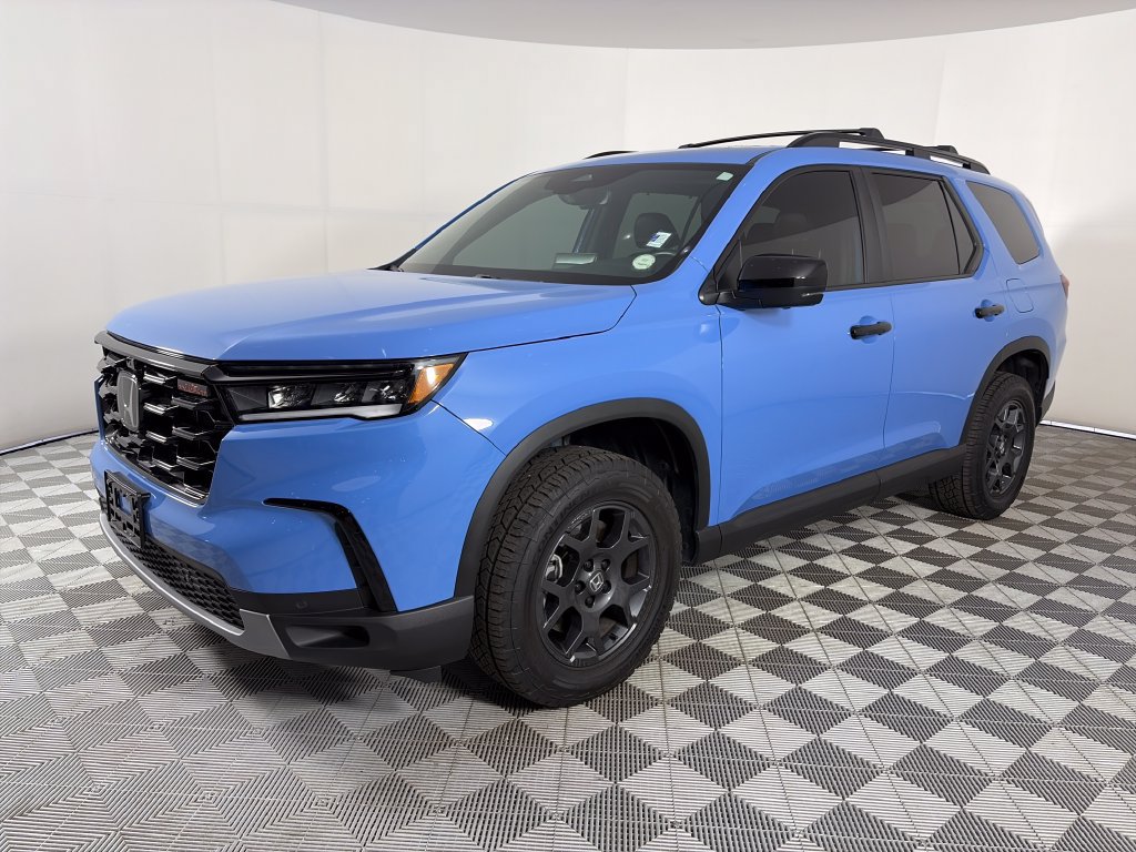 Used 2025 Honda Pilot TrailSport image 3