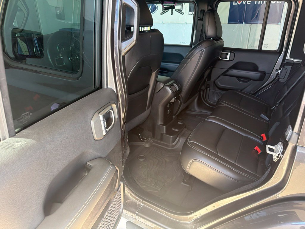 Used 2019 Jeep Wrangler Unlimited Sahara AWD/4WD image 12