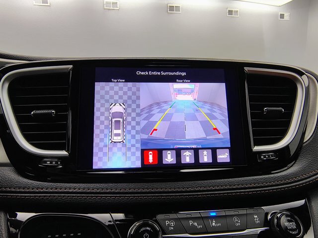 Used 2024 Chrysler Pacifica Pinnacle FWD image 4