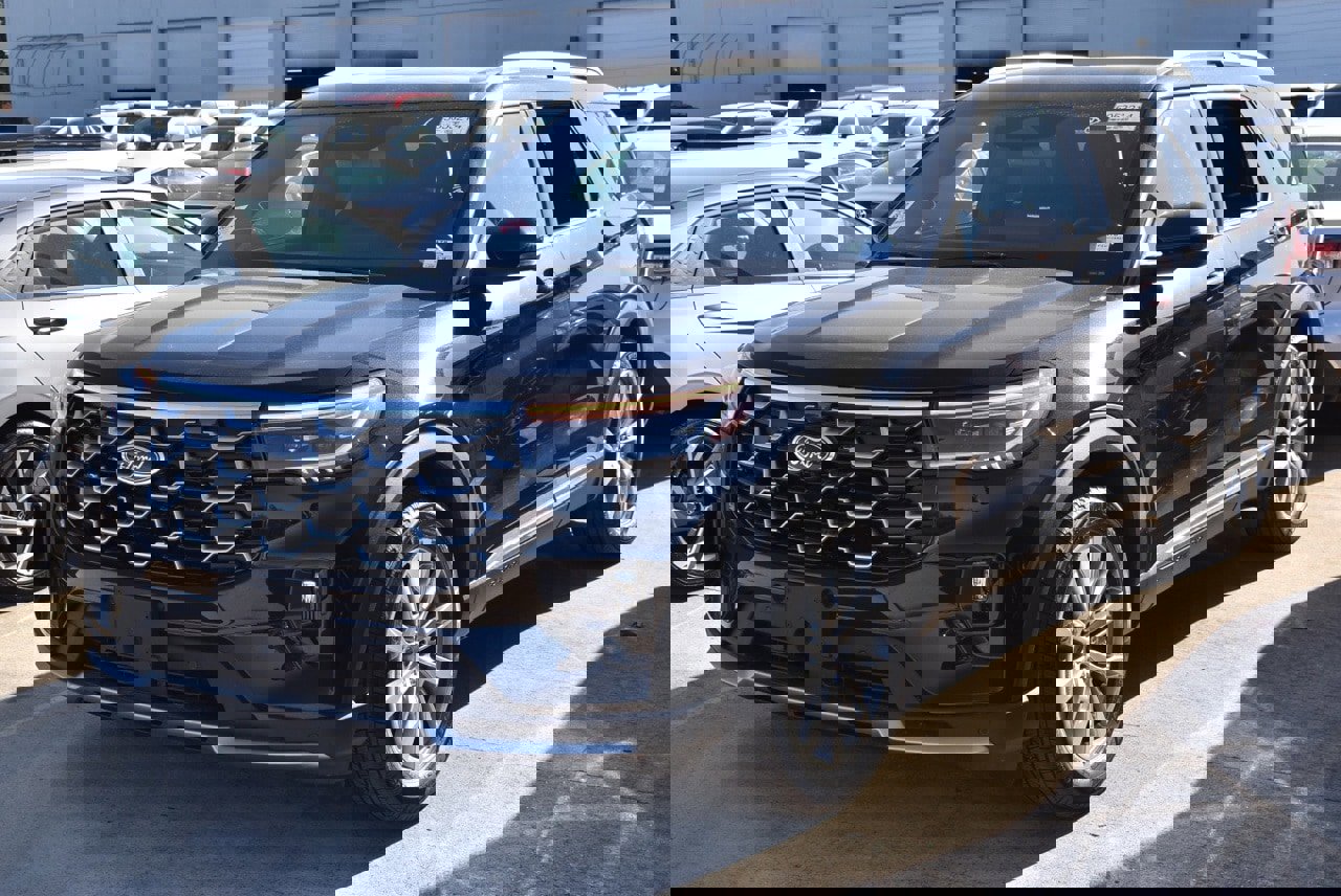 Certified 2025 Ford Explorer Platinum image 2