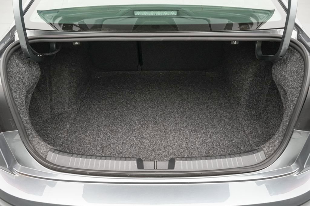 Used 2025 Volkswagen Jetta Sport FWD image 19