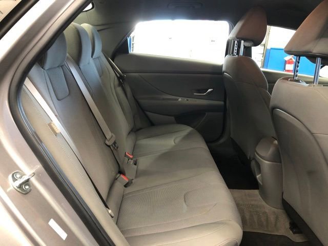 Used 2024 Hyundai Elantra SE image 28