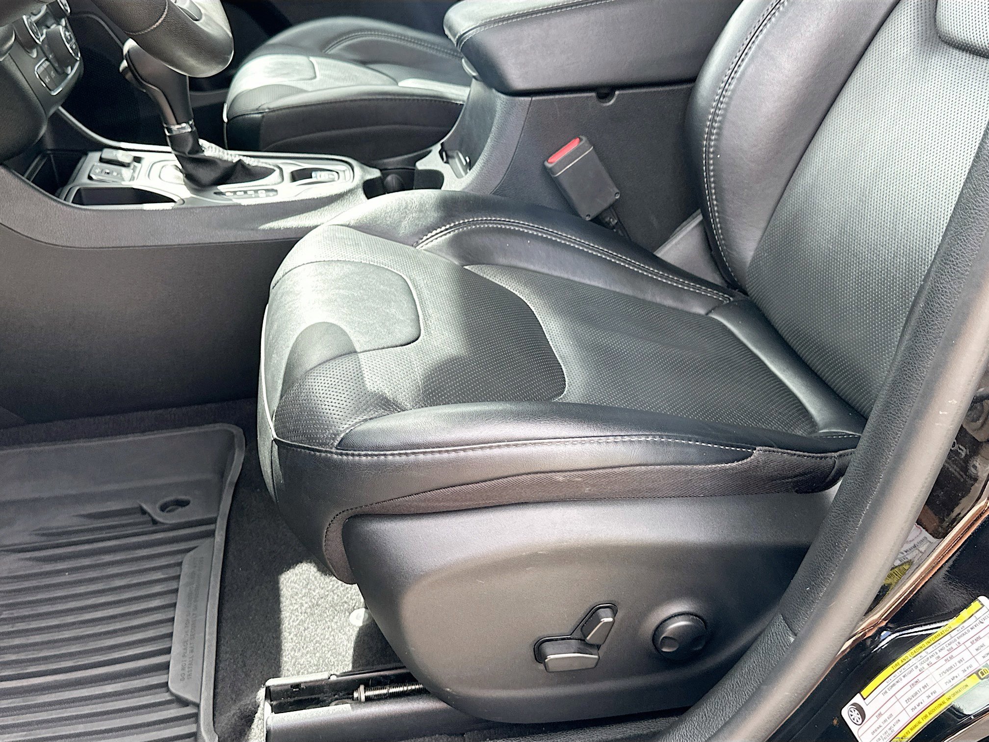 Used 2022 Jeep Cherokee Latitude Lux w/ Mopar Interior Package FWD image 18