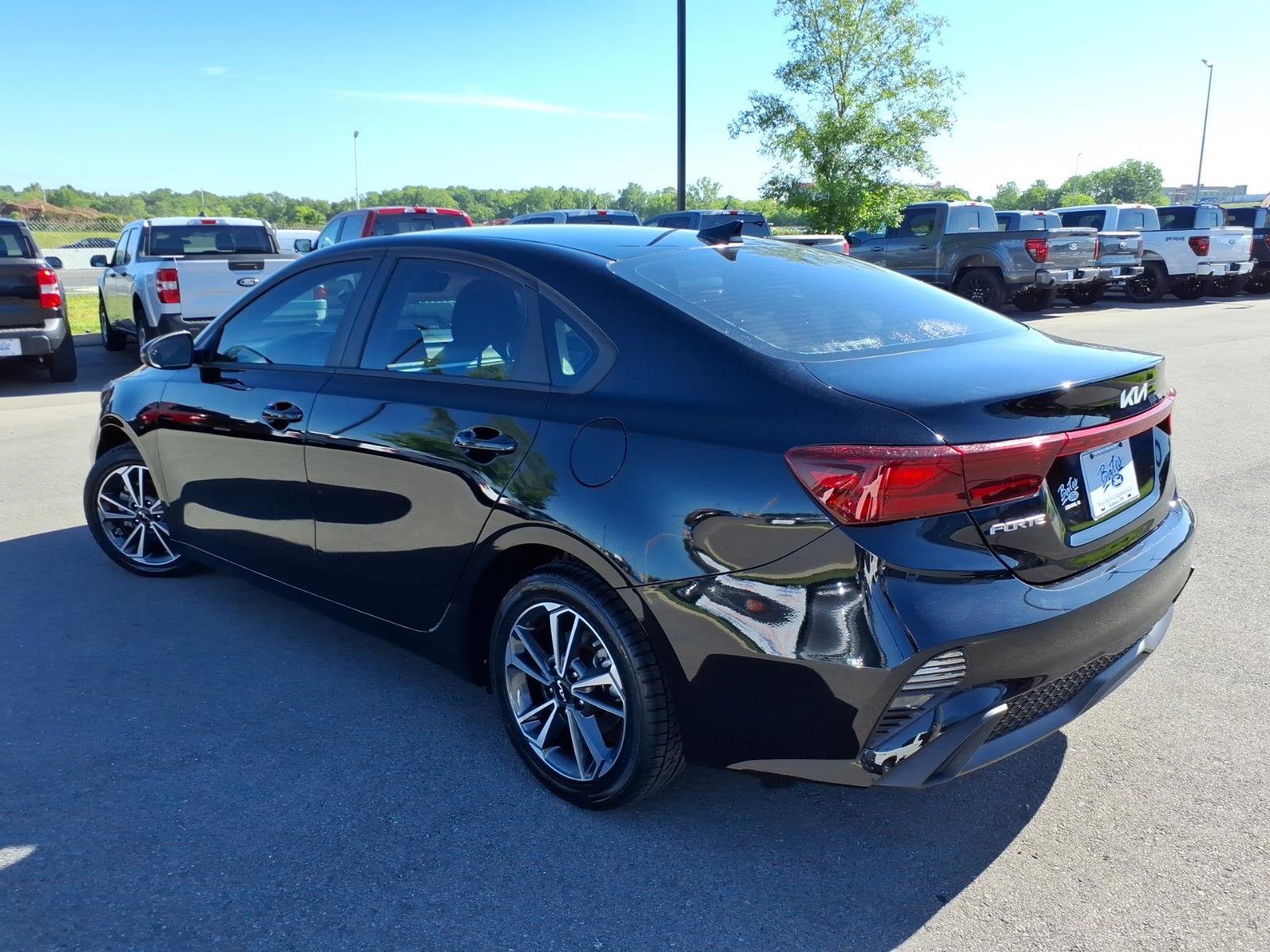 Used 2023 Kia Forte LXS w/ LXS Technology Package FWD image 5