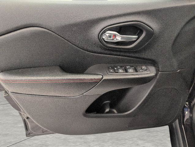 Used 2021 Jeep Cherokee Trailhawk AWD/4WD image 26