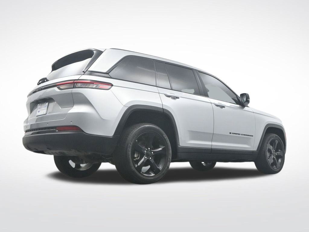 Used 2024 Jeep Grand Cherokee Altitude RWD image 45