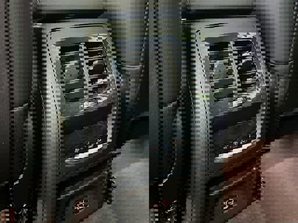 Used 2023 BMW X3 xDrive30i w/ Premium Essential Package image 13