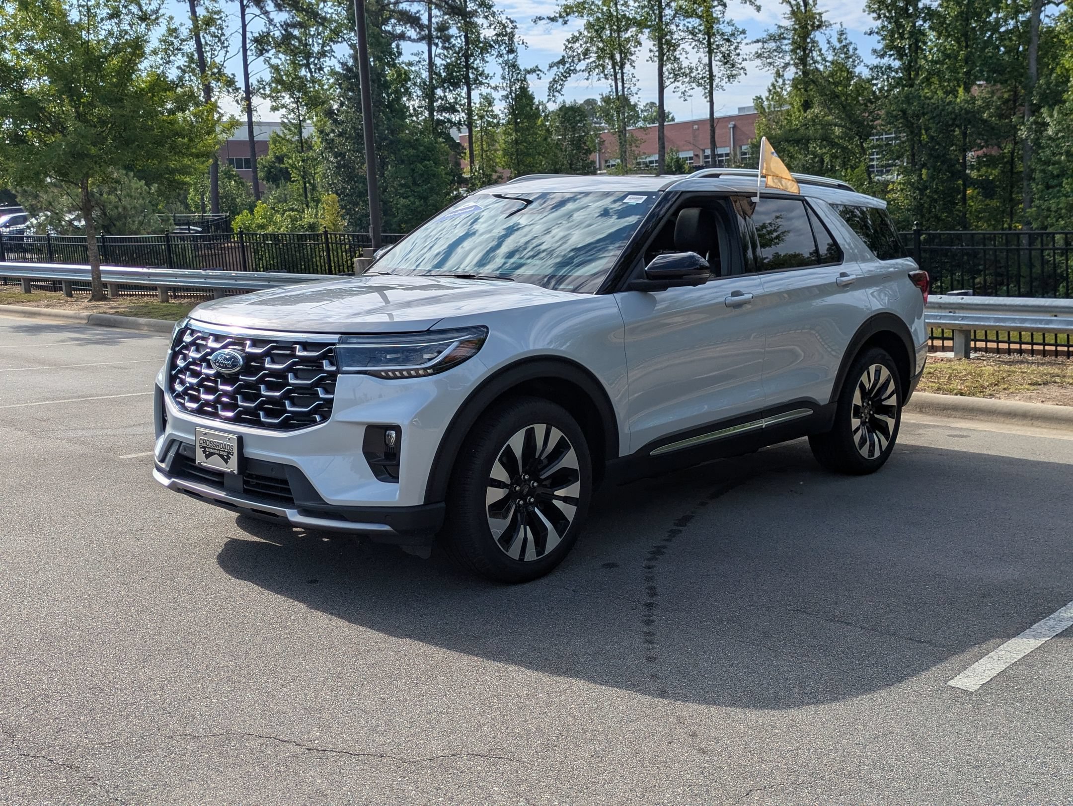 Certified 2025 Ford Explorer Platinum w/ LUX Leather Package AWD/4WD image 8