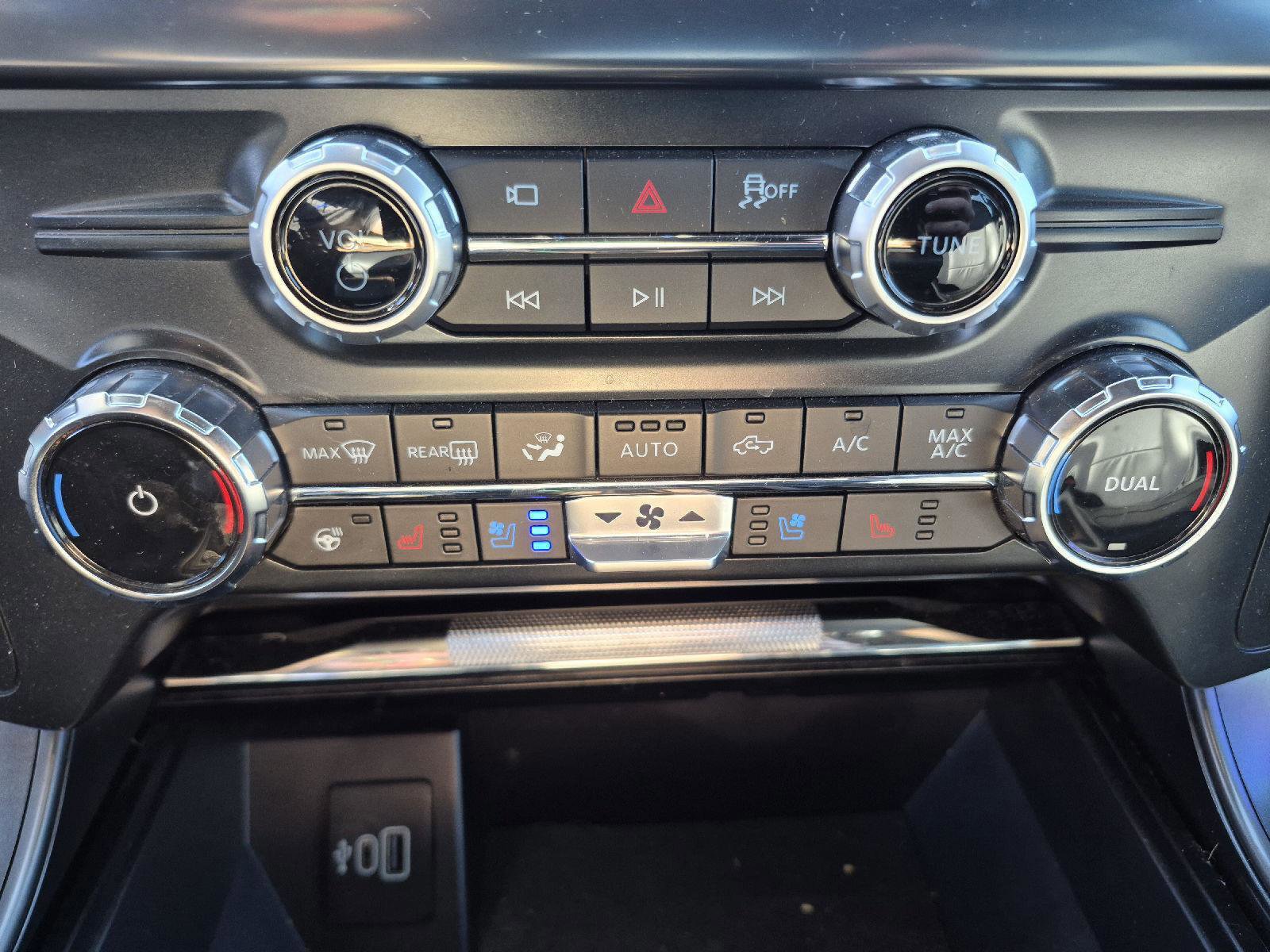 Certified 2025 Ford F150 Lariat w/ FX4 Off-Road Package image 23