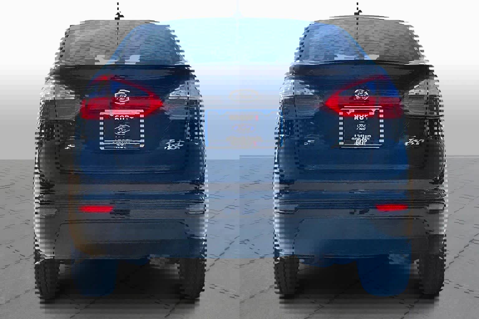 Certified 2017 Ford Fiesta SE image 2