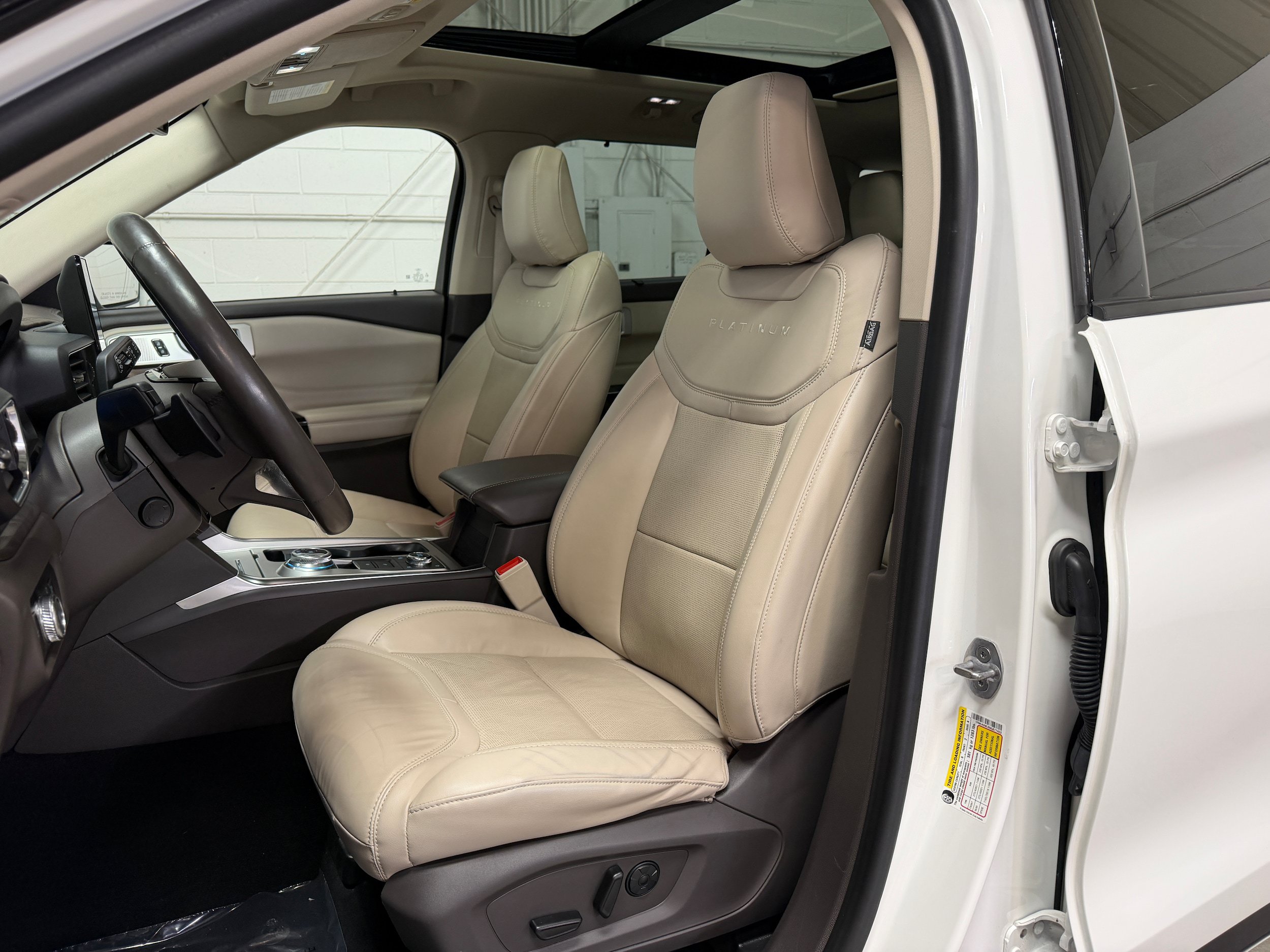 Certified 2021 Ford Explorer Platinum w/ Equipment Group 601A AWD/4WD image 9