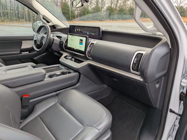 Certified 2025 Ford Expedition Active image 38