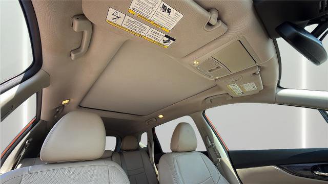 Used 2017 Nissan Rogue SL w/ SL Premium Package image 20