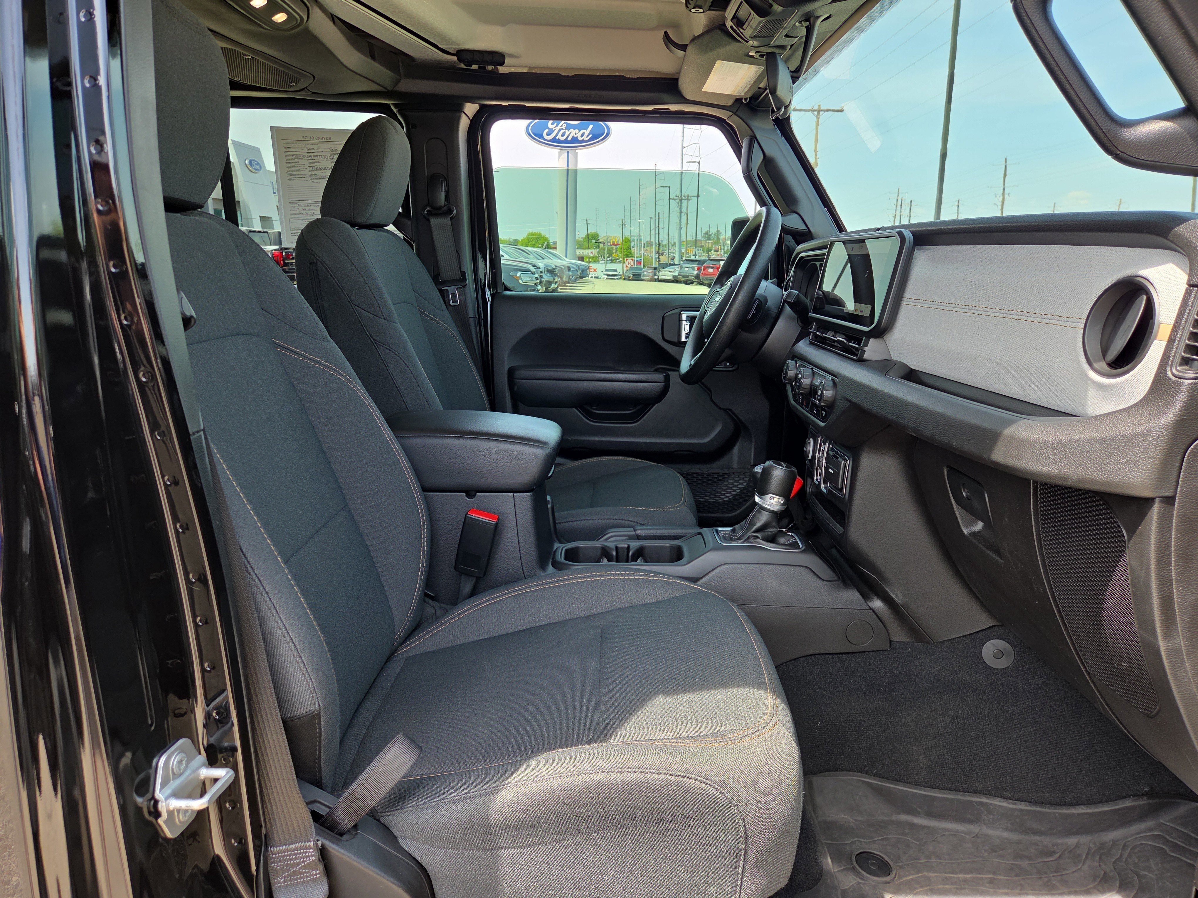 Used 2024 Jeep Gladiator Sport AWD/4WD image 16