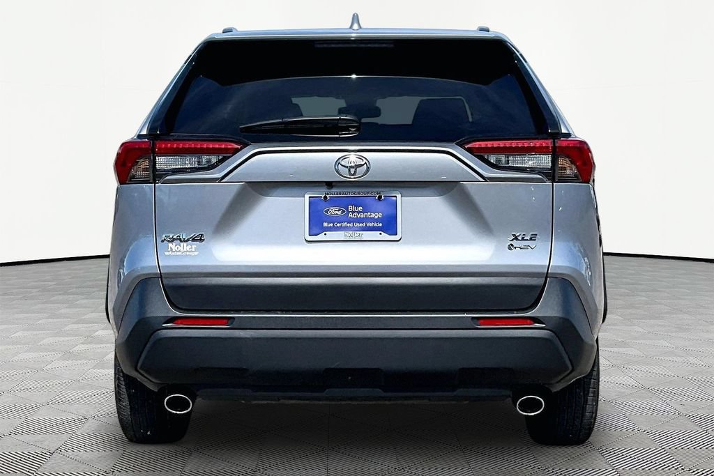 Used 2025 Toyota RAV4 XLE w/ Convenience Package AWD/4WD image 4