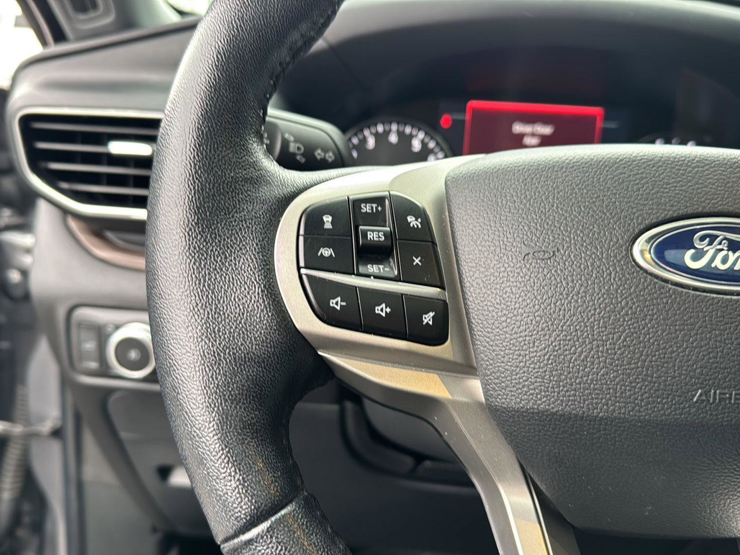 Certified 2022 Ford Explorer Limited w/ Equipment Group 301A image 17