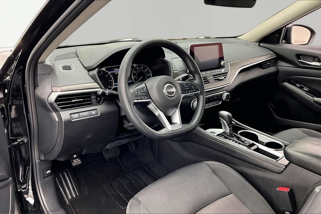 Used 2023 Nissan Altima 2.5 SV FWD image 14