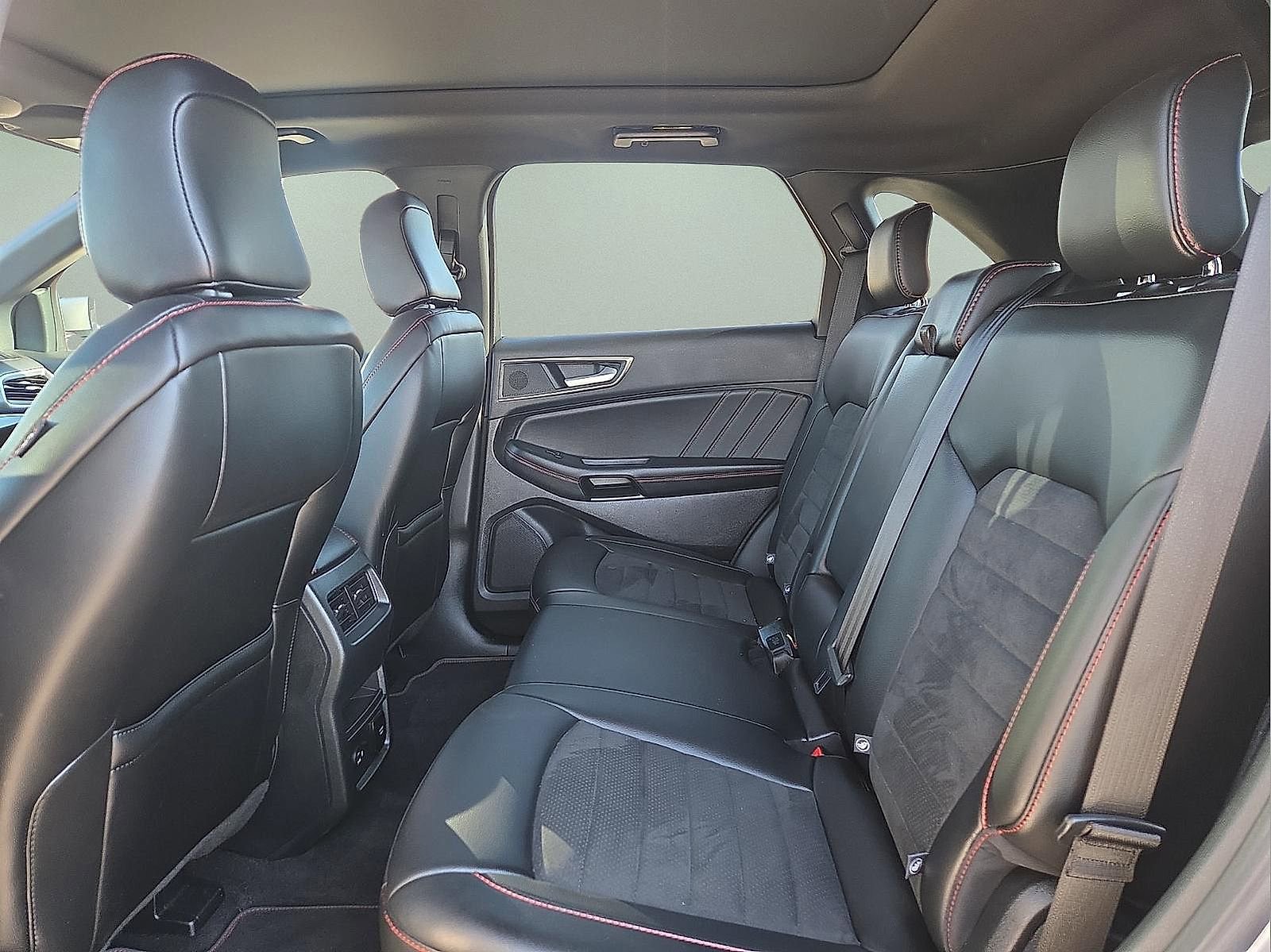 Certified 2021 Ford Edge ST-Line image 10